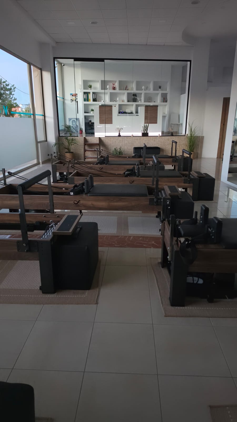 Ο χώρος του MV Pilates Studio με τα Reformers στη Μάνδρα